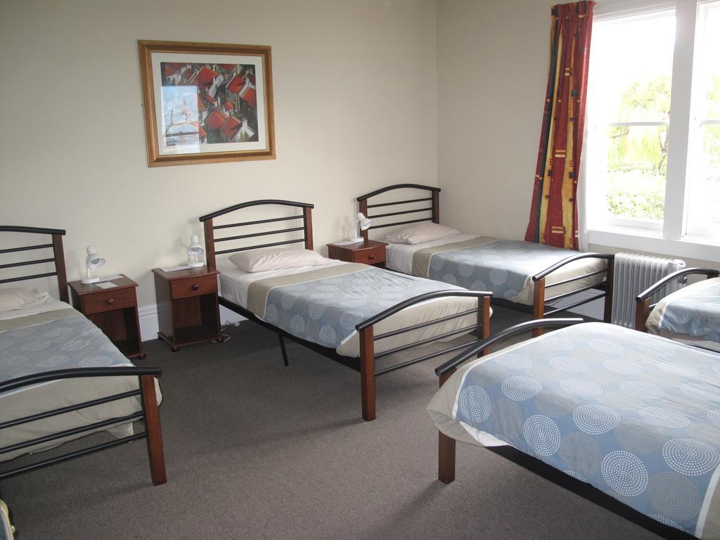 Dorset House Backpackers Hostel Крайстчърч Стая снимка