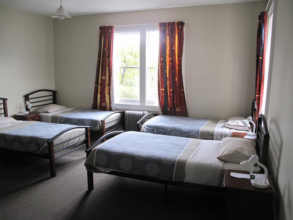 Dorset House Backpackers Hostel Крайстчърч Стая снимка