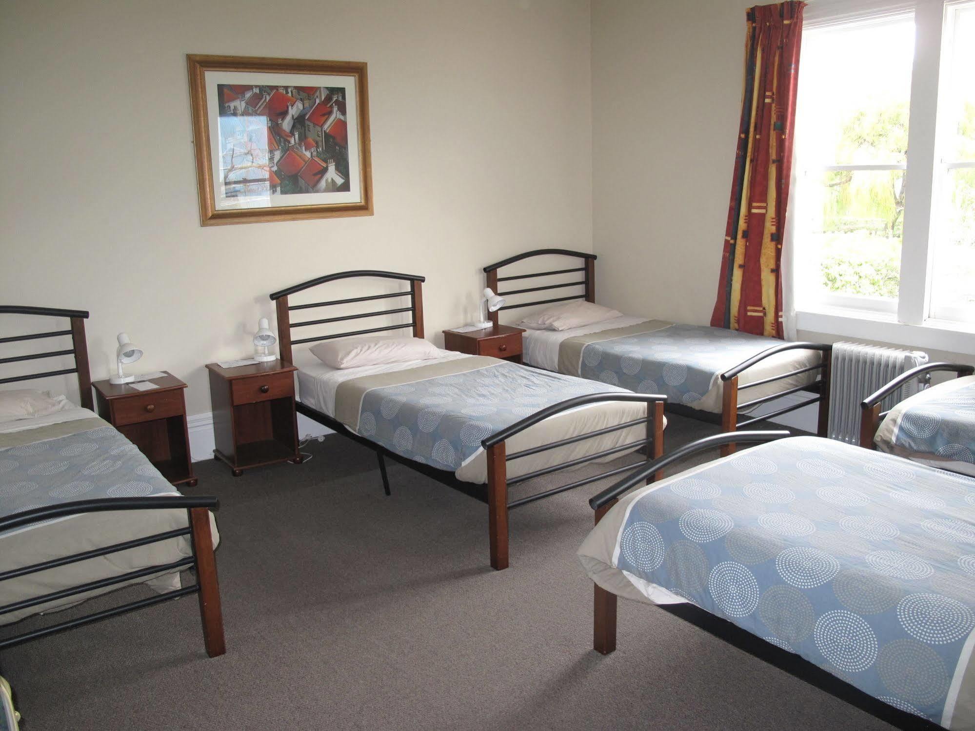 Dorset House Backpackers Hostel Крайстчърч Екстериор снимка