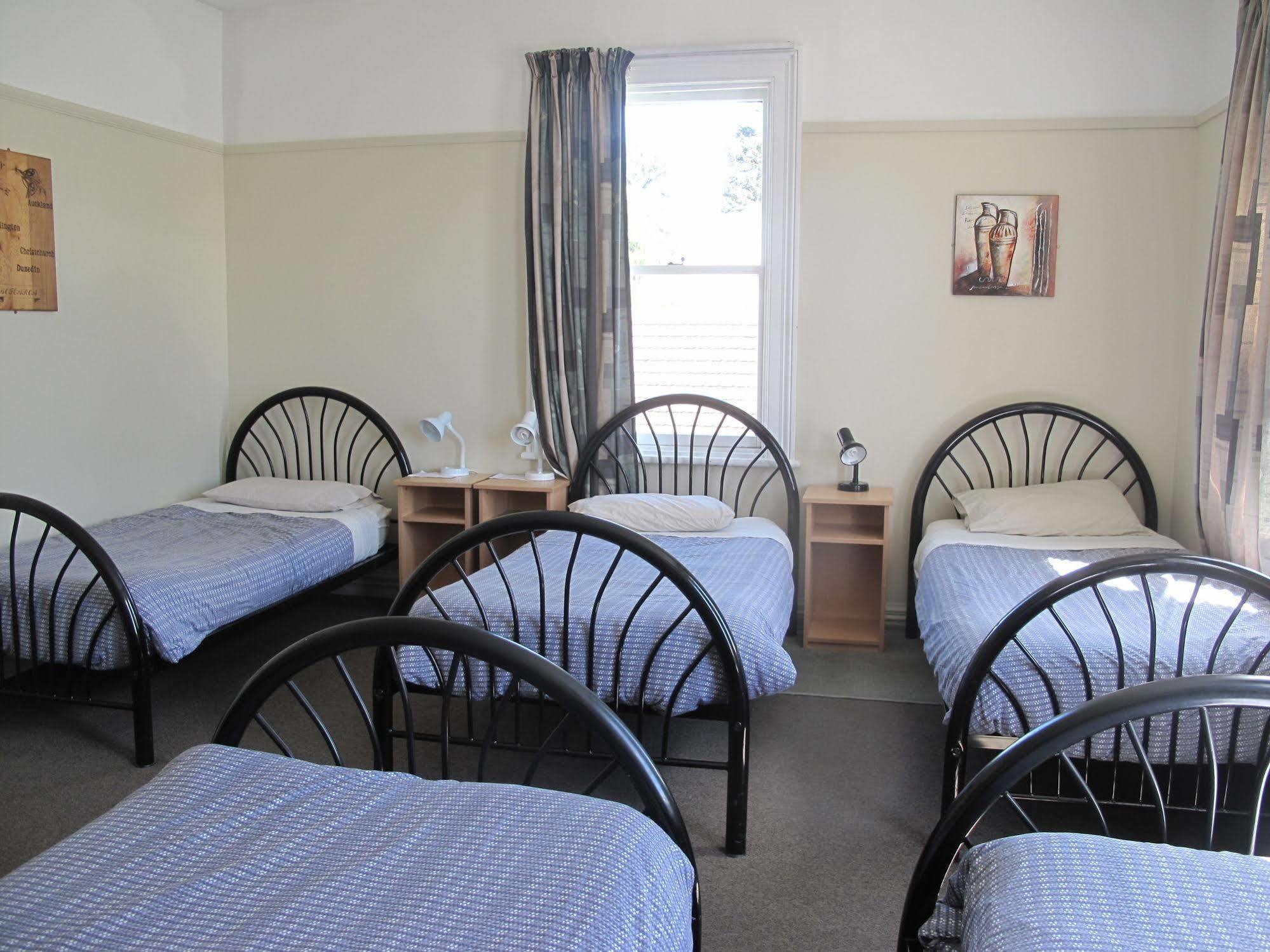 Dorset House Backpackers Hostel Крайстчърч Екстериор снимка