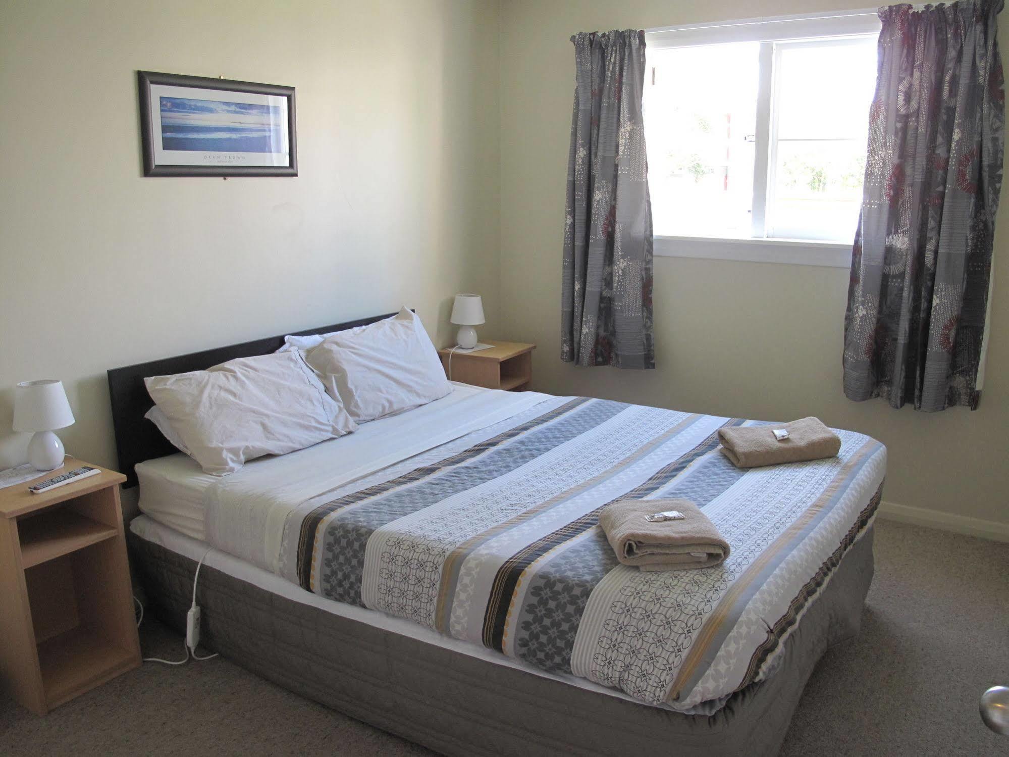 Dorset House Backpackers Hostel Крайстчърч Екстериор снимка
