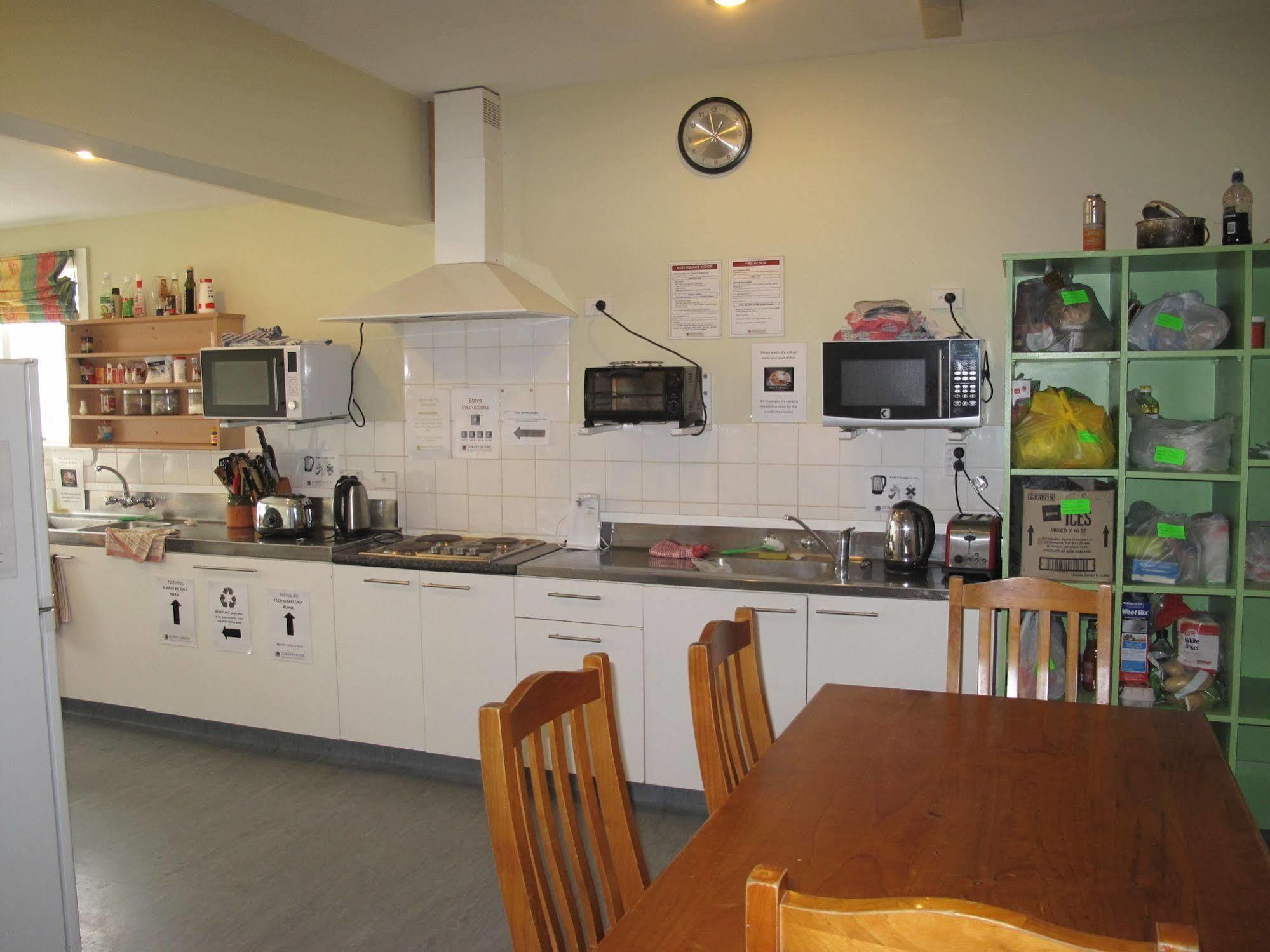 Dorset House Backpackers Hostel Крайстчърч Екстериор снимка