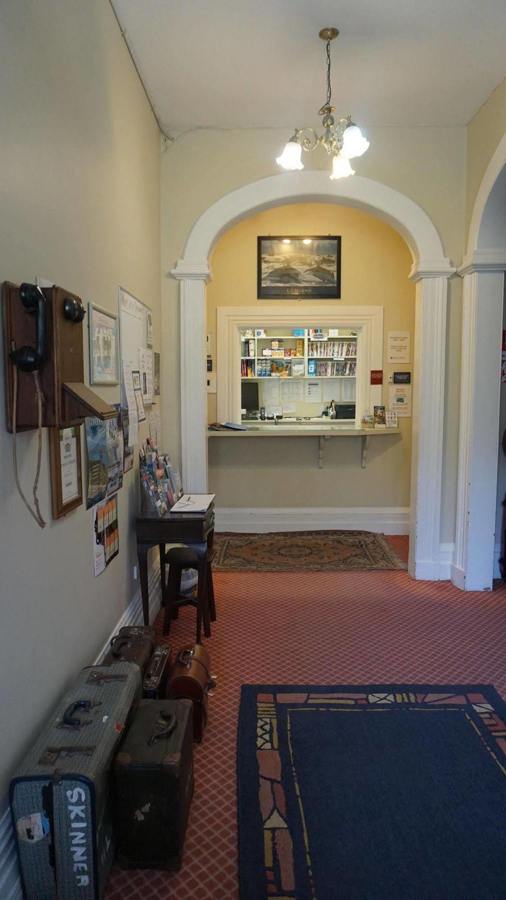 Dorset House Backpackers Hostel Крайстчърч Екстериор снимка