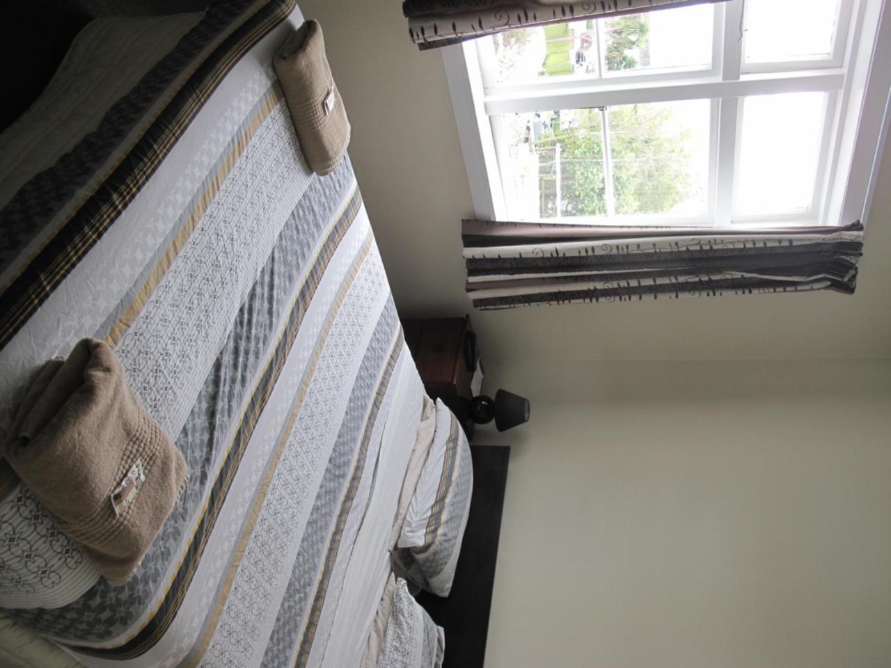 Dorset House Backpackers Hostel Крайстчърч Екстериор снимка