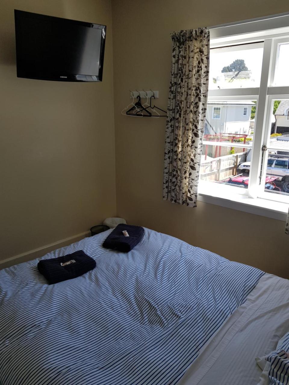 Dorset House Backpackers Hostel Крайстчърч Екстериор снимка