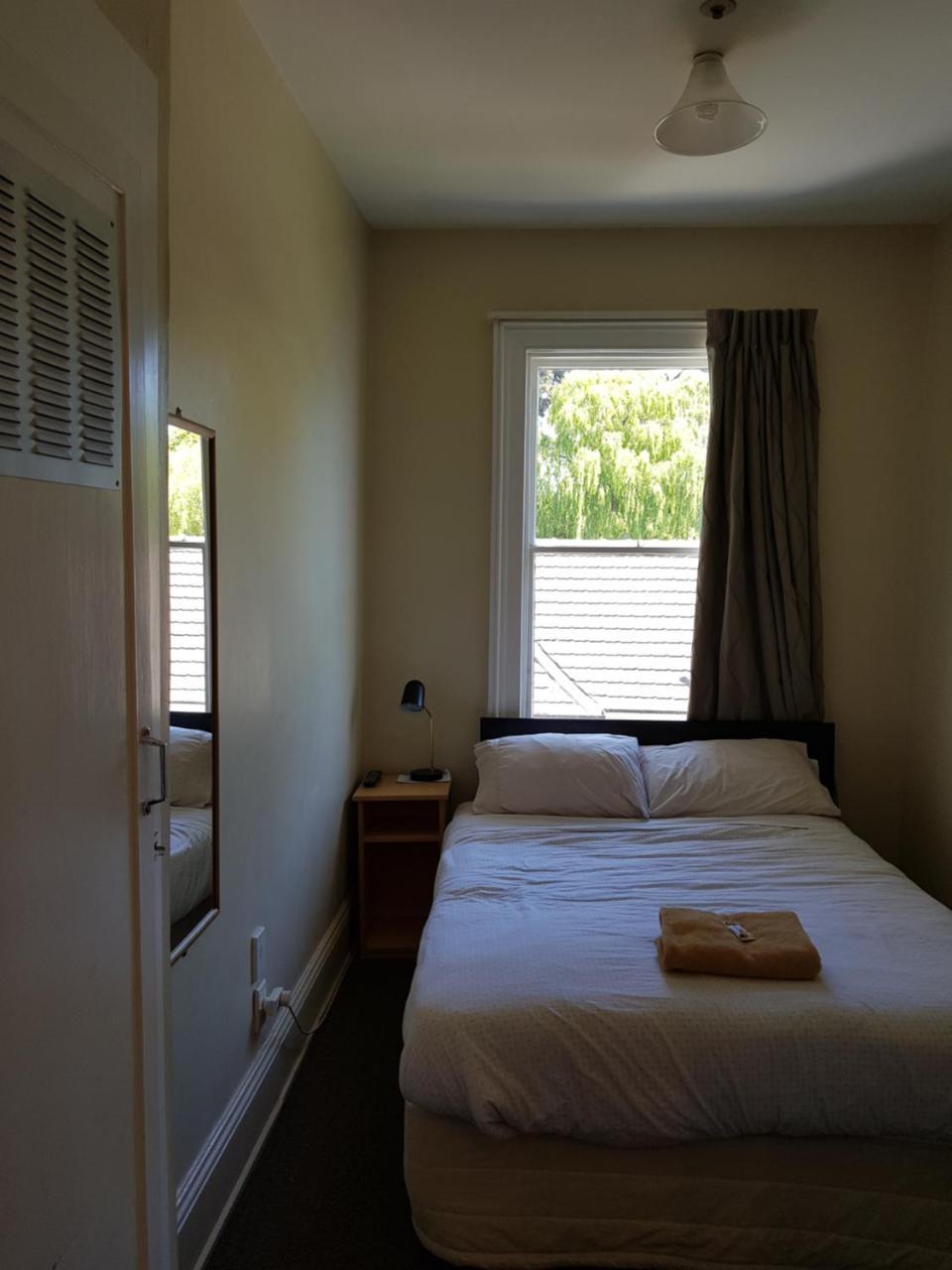 Dorset House Backpackers Hostel Крайстчърч Екстериор снимка